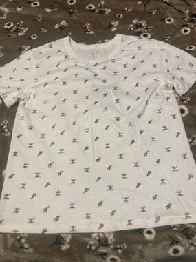 Zoe + Liv White Short-Sleeve Shirt with Black Bee Print